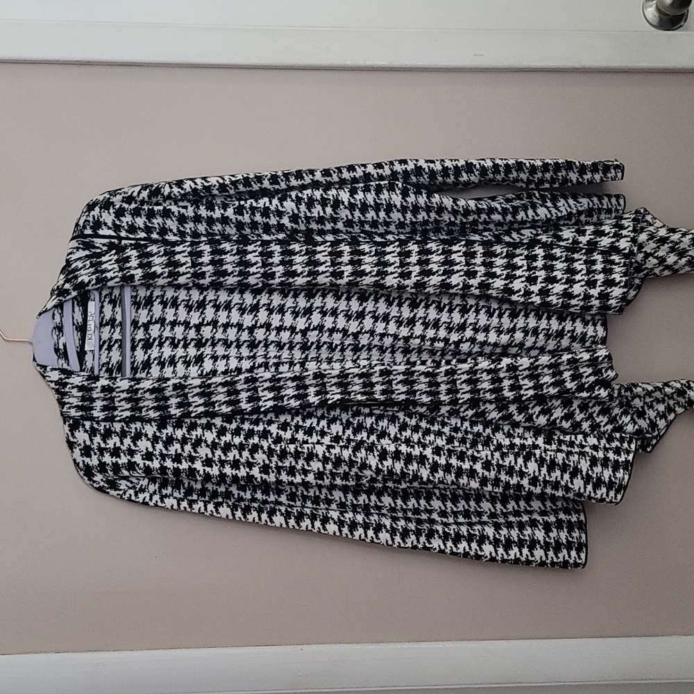 Brand new Kasper cardigan black and white